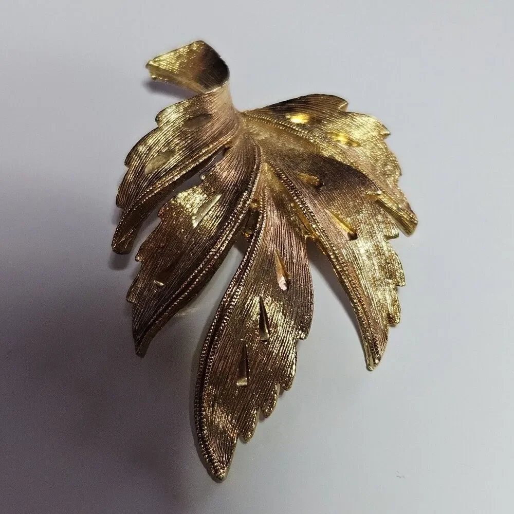 Vintage Textured Gold Tone JJ Leaf Leaves Brooch Pin 2”